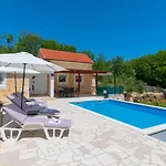 Primabella -makarska By Guide *