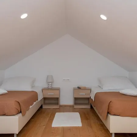 Primabella -makarska By Guide *