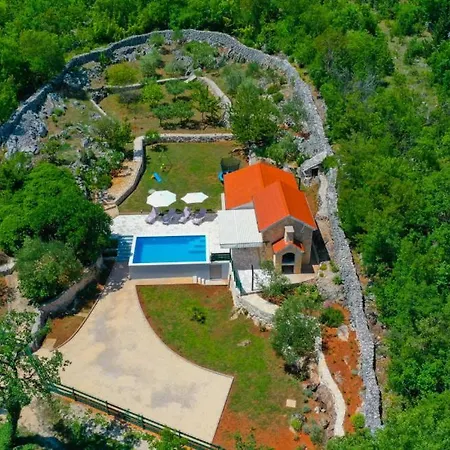 Primabella -makarska By Guide